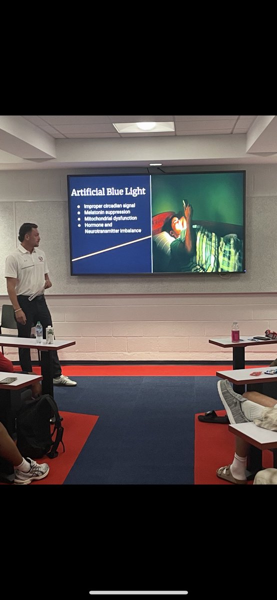 Had such a great time talking all things circadian health with <a href="/FSC_MBB/">FSC Men's Basketball</a> 

Thank you to coach Donnelly and coach Mak for having me talk to the team a second time 

The guys were locked in and engaged the whole time

I think that this is a neglected area of athletics that every