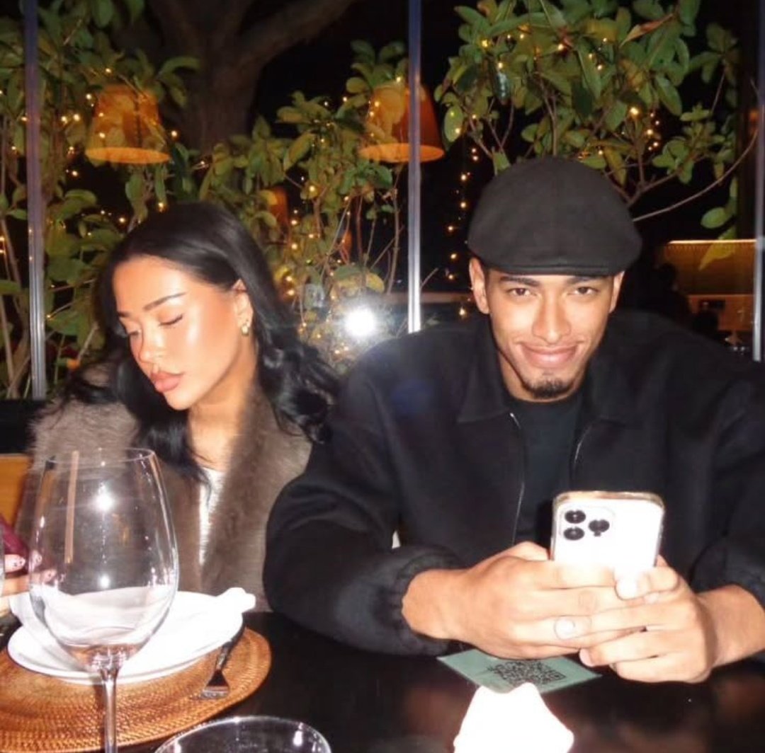 بيلينغهام وصديقته. (إكس) 