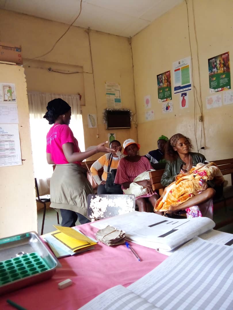 Le projet #PETVISIDAME continue de battre son plein dans le Sud 🇨🇲🔥
Ce mardi, notre leader communautaire Zita Berthe a animé une causerie au Dispensaire URBAIN avec les mamans allaitantes 💪❤️
Thèmes 👉 #Paludisme 🦟 et #HPVPrevention 🧬
➡️ Protéger, prévenir, agir vite !