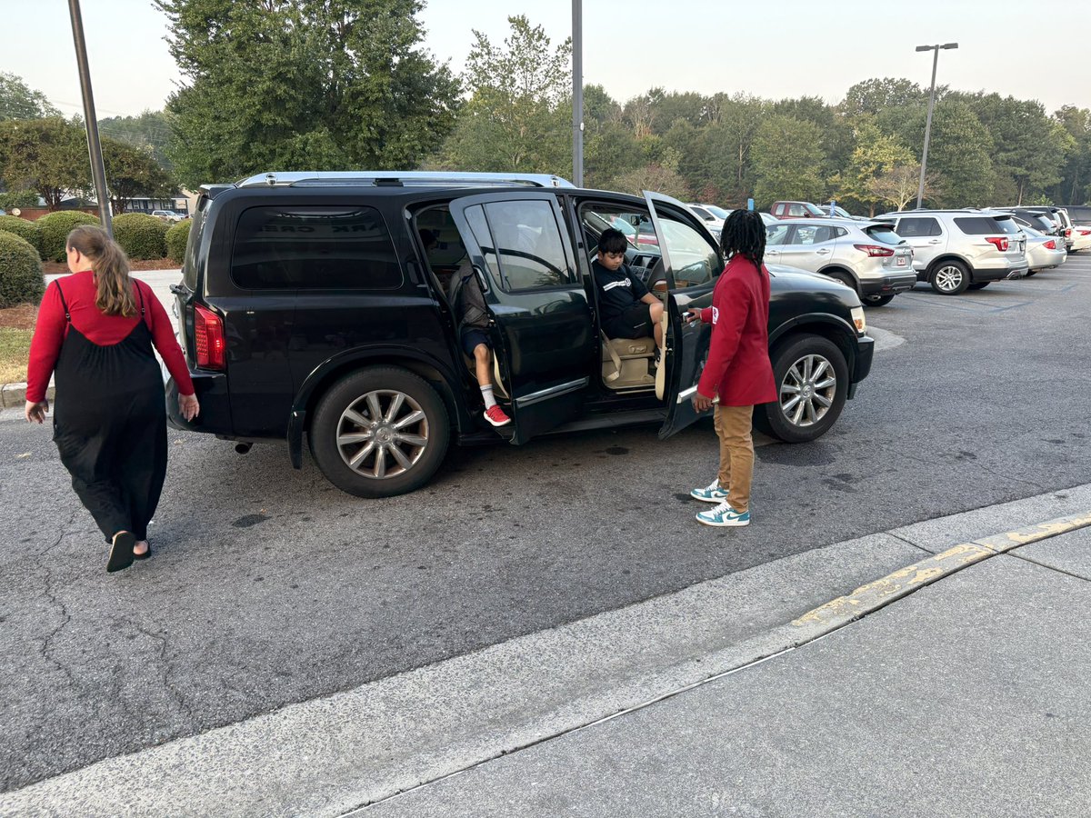caprewett's tweet photo. THANK YOU PARK CREEK ‼️‼️‼️‼️‼️

Thanks for letting #TEAM101 come by this morning to welcome students on our GAMEDAY ‼️‼️‼️#GBR https://t.co/6ce4vrD8S0