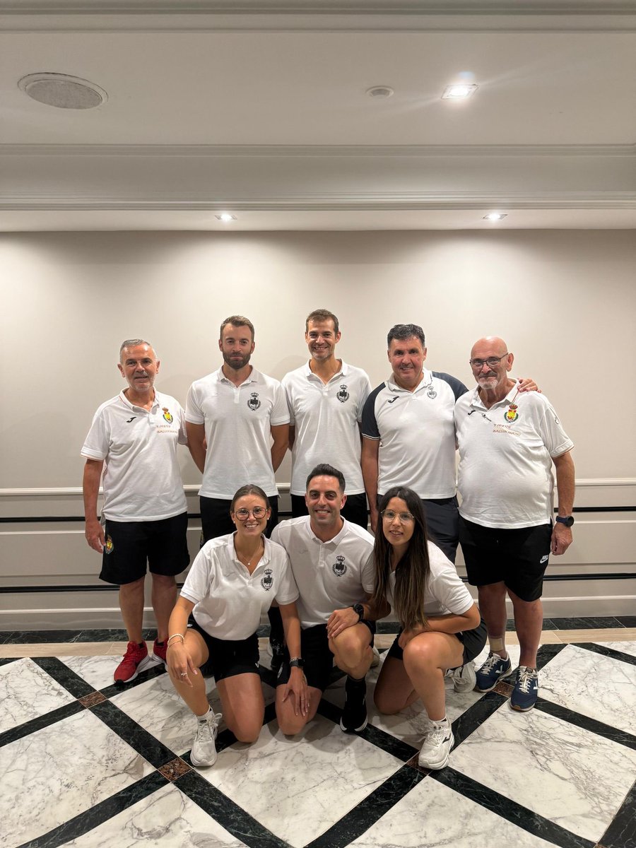 🔙Stage nacional

En las pasadas semanas l@s nacionales del <a href="/BGipuzkoa/">Balonmano Gipuzkoa</a> aprobaron las pruebas físicas y test de reglas del Stage.

Este año contaremos con 5️⃣ árbitr@s nacionales!
👭Marta Fernandez &amp; Maialen Calderon
👬Jon A. Goenaga &amp; Aitor Gurrutxaga
🧍‍♂️Unai Loidi

😚Zorionak!