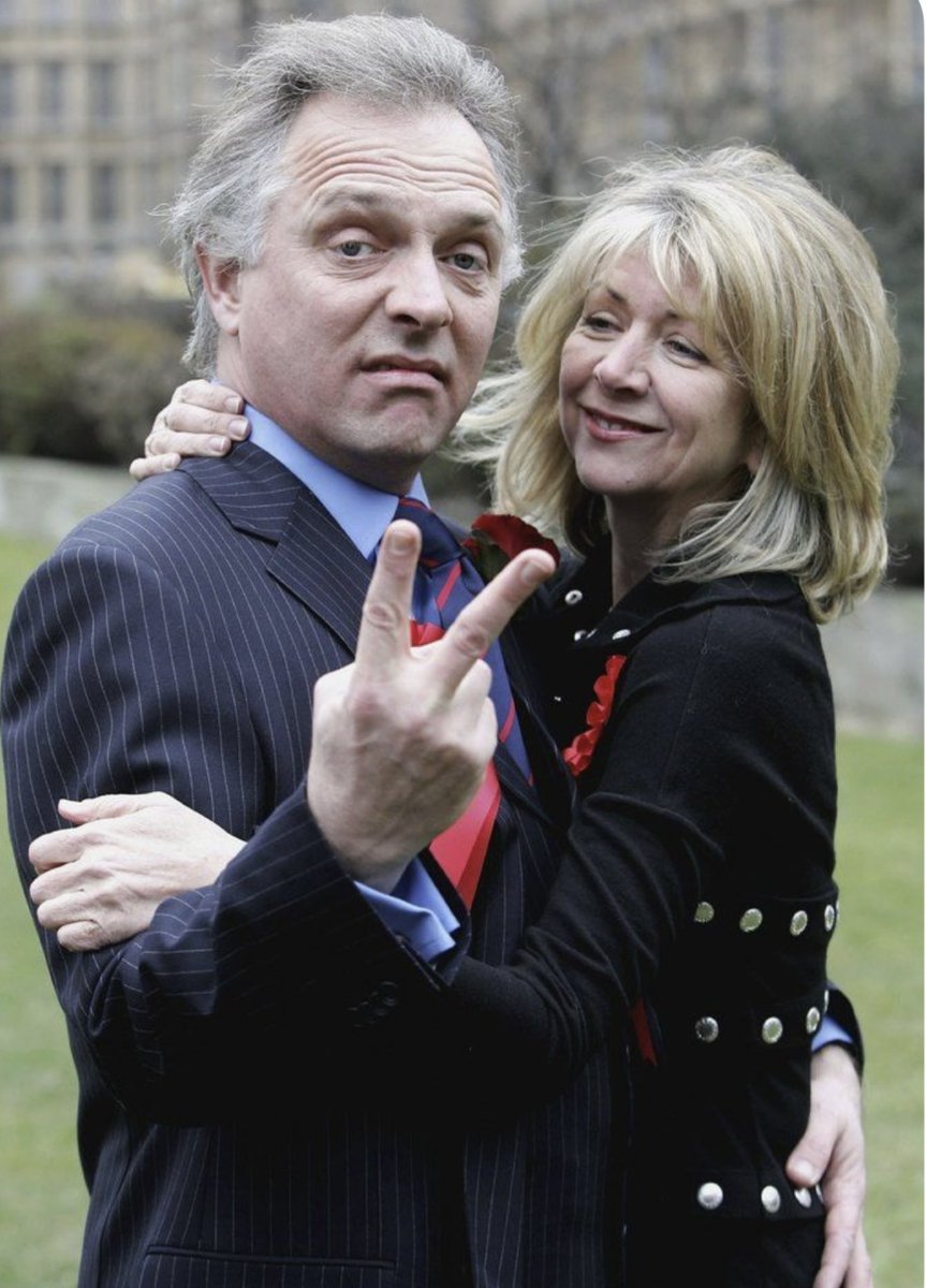 One of our greatest Conservative politicians says goodbye to #angelarayner as Deputy Prime Minister outside the House of Commons…🤣

#eastend #history #humour #rikmayall #thenewstatesman