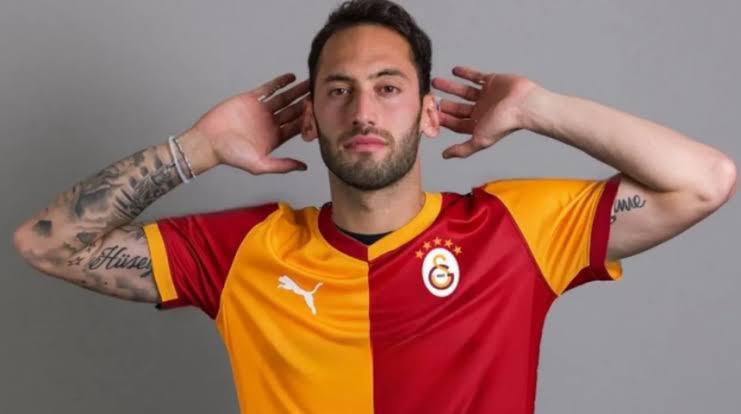 Cimbomun Çocuğu Galatasaray'a

#TaraftarÇıldırdıHakanıİstiyor