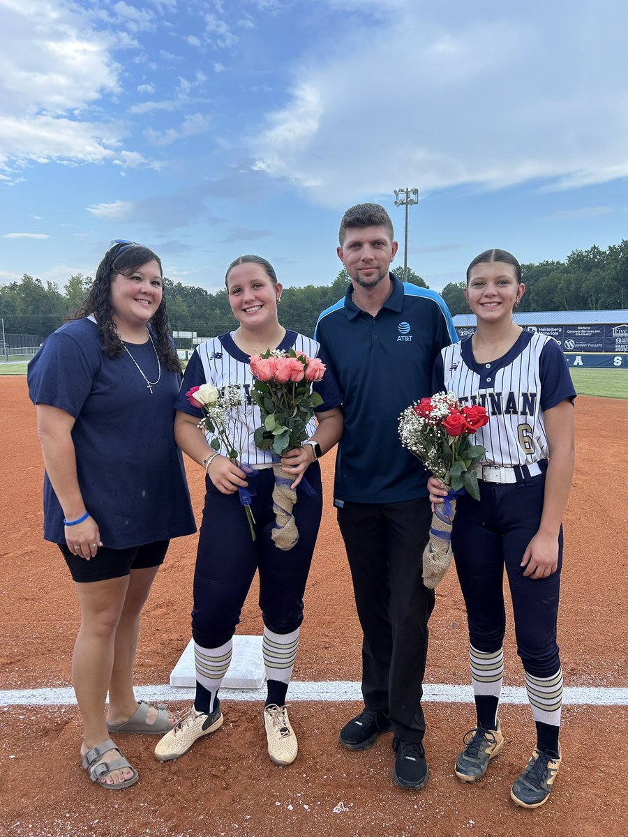 🌟SENIOR 🌟NIGHT 🌟for our one and only SENIOR, Deziray Roberts was a great turnout and not to mention, another REGION W!  Dezi had a single and double while <a href="/Khloesoftball27/">Khloe Walker</a> had 2 💣 and 4 RBI’s. 
It’s great to be a Lady Cougar! 
💛🥎💙