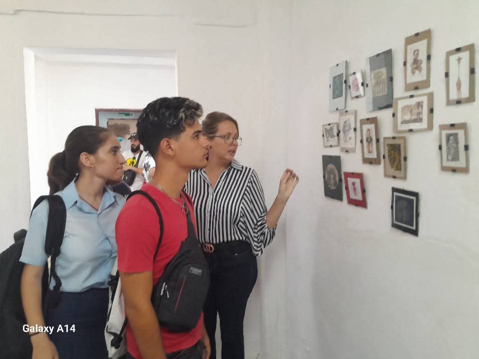 La Galería Federico Fernández Cavada del #tallerdelagrafica de #Cienfuegos fue el escenario de la exposicion colectiva "MiniPrint 100FUEGOS"  con estampas originales de artistas de Ecuador, México y Cuba en saludo al #5DeSeptiembre 
#CienfuegosXMasVictorias
#CubaEsCultura