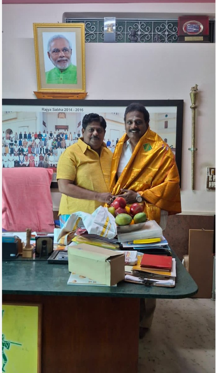 KPRamalingamMP's tweet photo. என் நன்பர் அண்ணாதிமுக மூத்த தலைவர் சேலம் அர்ஜுனன் Ex MPயின் மகன் நமது சேலம் மாநகர் பாஜக ம��வட்ட பொதுச்செயலாளர் செந்தில் குமார் தனது 56 வது பிறந்தநாளை முன்னிட்டு என்னை எனது இல்லத்தில் சந்தித்து வாழ்த்துபெற்ற மகிழ்வான தருணம் வாழ்க வாழ்க என வாழ்த்தி இயக்கபணி சிறக்க ஆலோசனை வழங்கினேன் https://t.co/akZQjo0RnY
