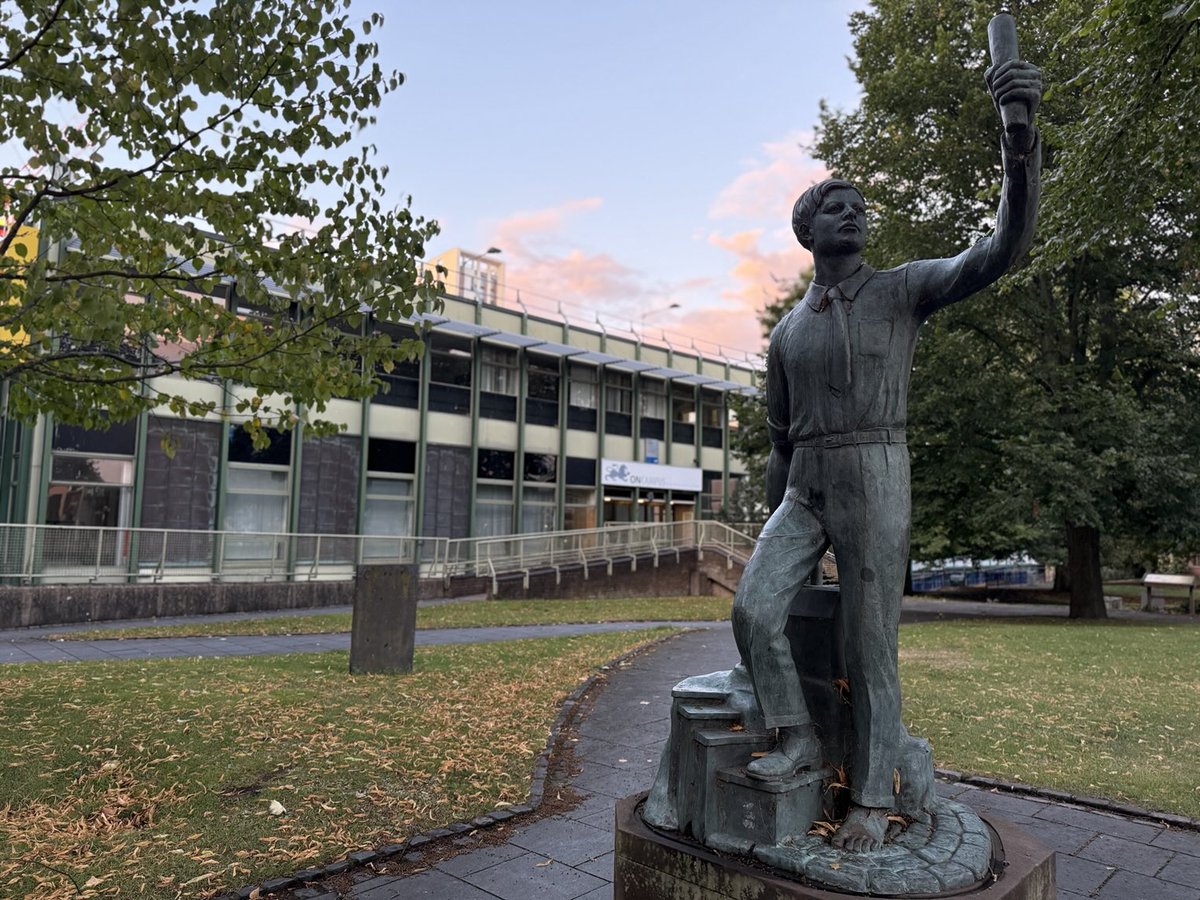 Coventry boy, statue by Philip Bentham coventrysociety.org.uk/public-art-in-…
