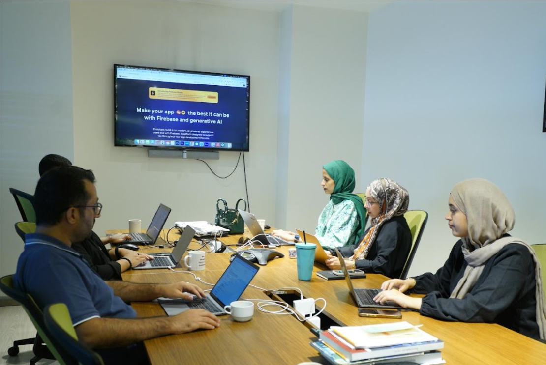 SharqStrategic's tweet photo. 🚀 At Al Sharq Strategic Research, we believe in equipping the next generation with the tools of tomorrow.

Over two days, our interns participated in an intensive AI workshop led by journalist Shaimaa El-Hadidy @salhadidy, exploring the practical applications of AI in research, writing, data visualization, interactive presentations, and dashboard design.

Through workshops, we equip our interns with advanced skills and practical tools that enhance their learning journey and prepare them for impactful contributions in research and beyond.