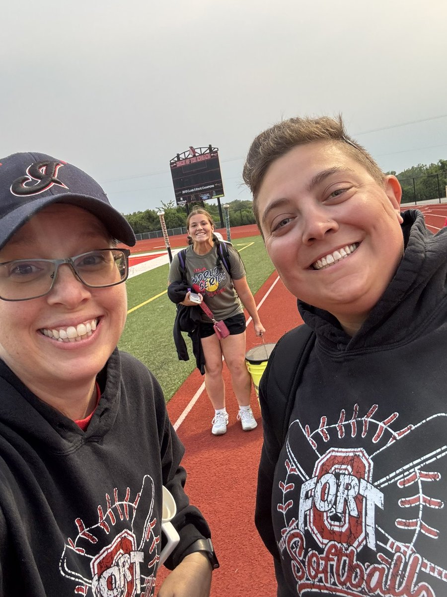 🎶“Working 9 to 5, what a way to make a way to make a living!” 🎶 Happy 9/5 Day!