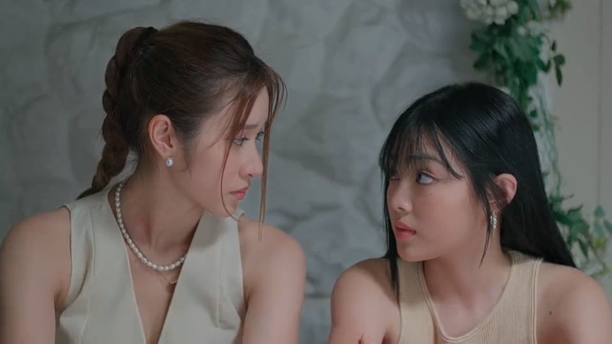 _krimsrence's tweet photo. the way how print look at rey, she want that cookie so bad

#QueendomTheSeries #QueendomEP5 #PamArhoung #REYPRINT https://t.co/5xdvYcW1t9