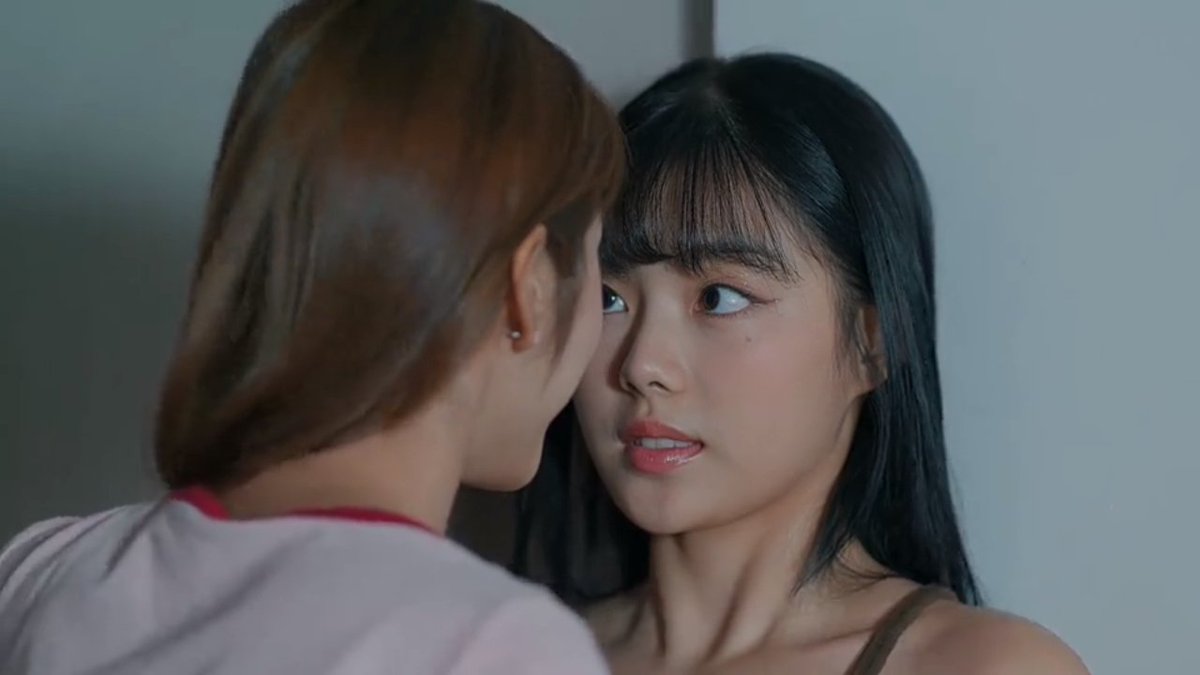 _krimsrence's tweet photo. the way how print look at rey, she want that cookie so bad

#QueendomTheSeries #QueendomEP5 #PamArhoung #REYPRINT https://t.co/5xdvYcW1t9
