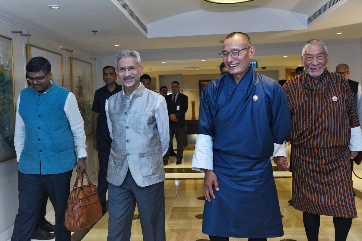 Delighted to call on PM <a href="/tsheringtobgay/">Tshering Tobgay</a> of Bhutan this evening. Conveyed warm greetings of PM <a href="/narendramodi/">Narendra Modi</a>. 

Our unique and time-tested partnership continues to move from strength to strength. 

Thanked him for his leadership and guidance.  

🇮🇳 🇧🇹