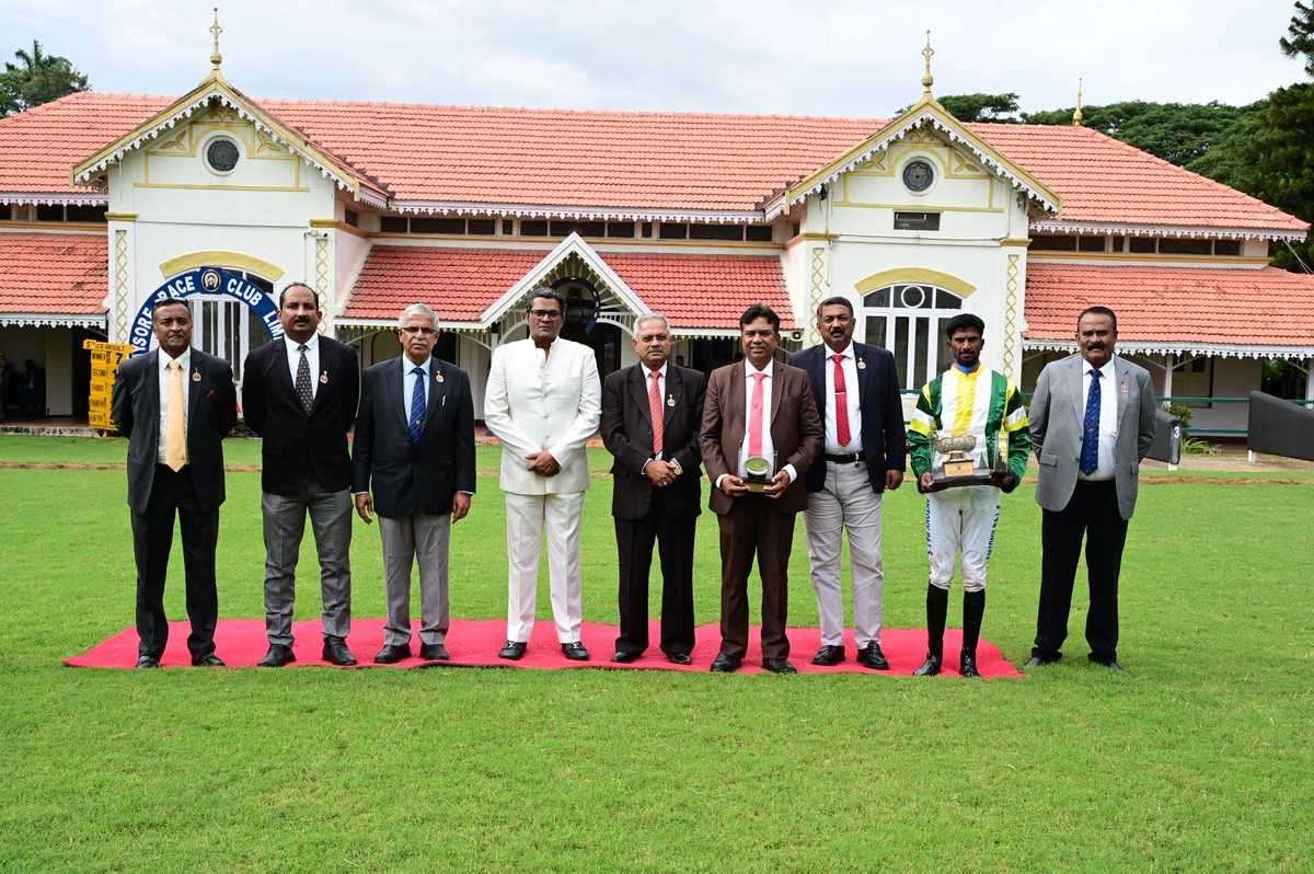 Mr.Rudra Pratap Singh, Presenting,
“The H H Sri Krishnaraja Wadiyar Memorial Trophy (Gr.3)”
To the Winner – RAISE A BUCK
Jockey –  Antony Raj S
Trainer –  Rakesh
Trophy received by – Rakesh
Owner – Mrs G K Harini &amp; Mr Rakesh