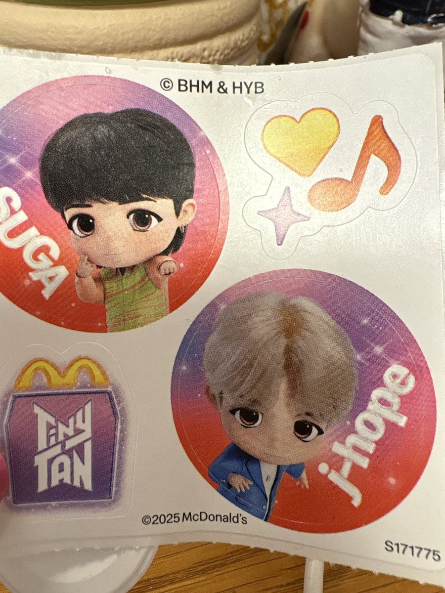 andiABCs's tweet image. So many people didn’t get their stickers. I feel lucky!