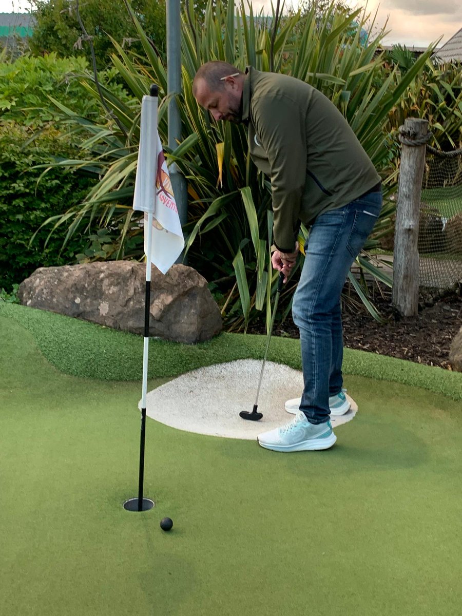 roydeɴ revolve roтαry clυв tweet media