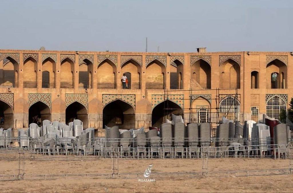 زاینده‌رود رو محل اجرای کنسرت خیابانی کردند! به این‌کارا می‌گن بَزَک‌کردن رنج!

از <a href="/payamema/">روزنامه پیام ما</a>