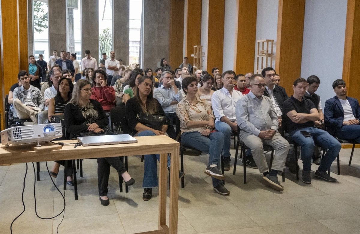 apicofom tweet media