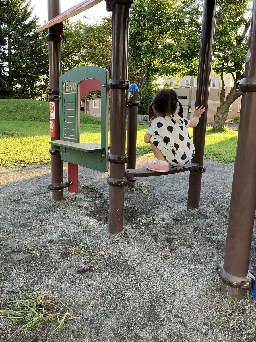 👶「いらっしゃいましぇーいらっしゃいましぇー」
と聞こえて来たから見に行ったら想像の斜め上の所から呼び込んでた看板娘
#ごめんてっきり窓口ぽいとこに居るかと