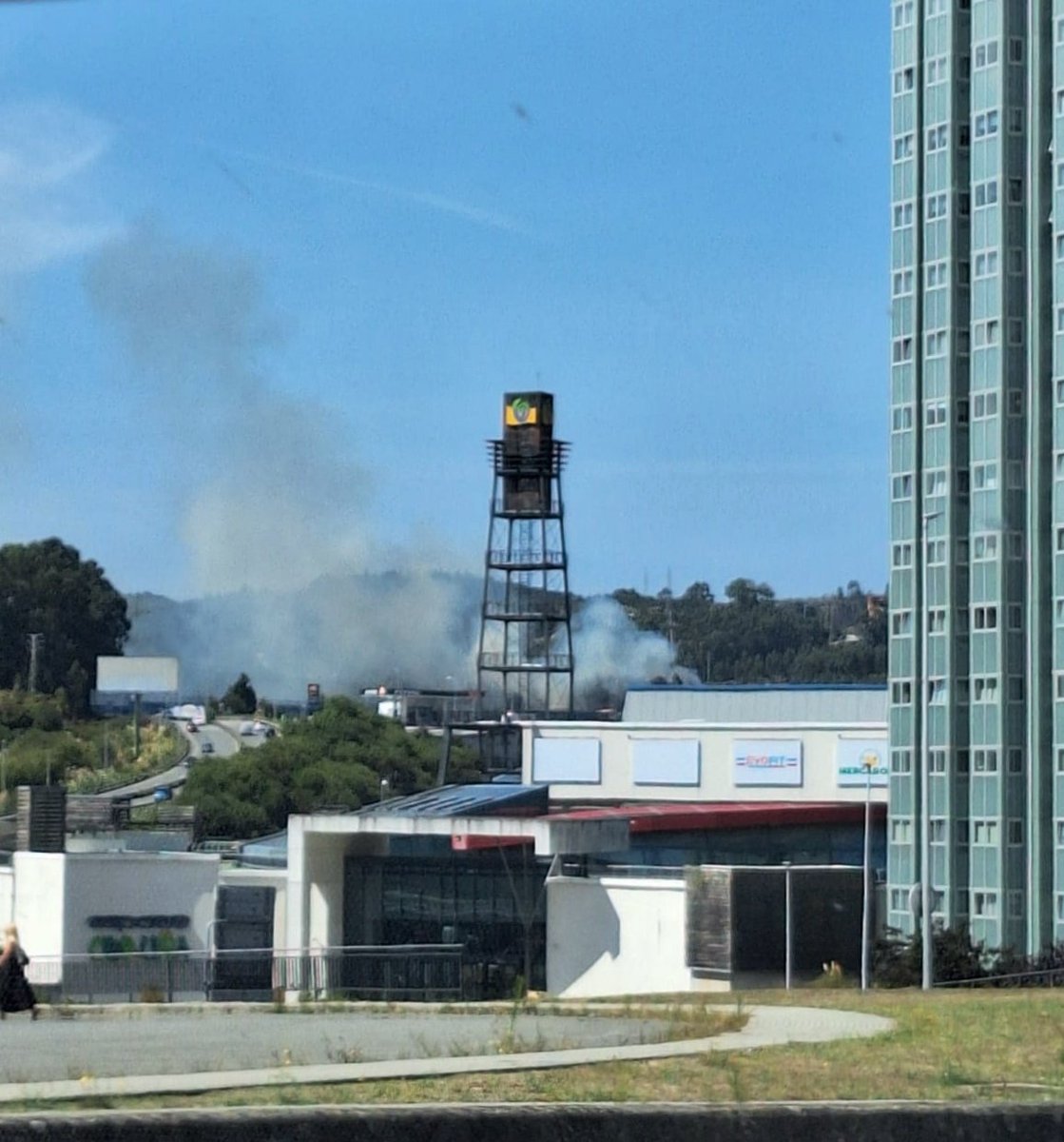 #Coruña - Incendio forestal 🔥 en la zona de As Rañas.

Ya está @BombeirosCoruna 🚒 de camino.