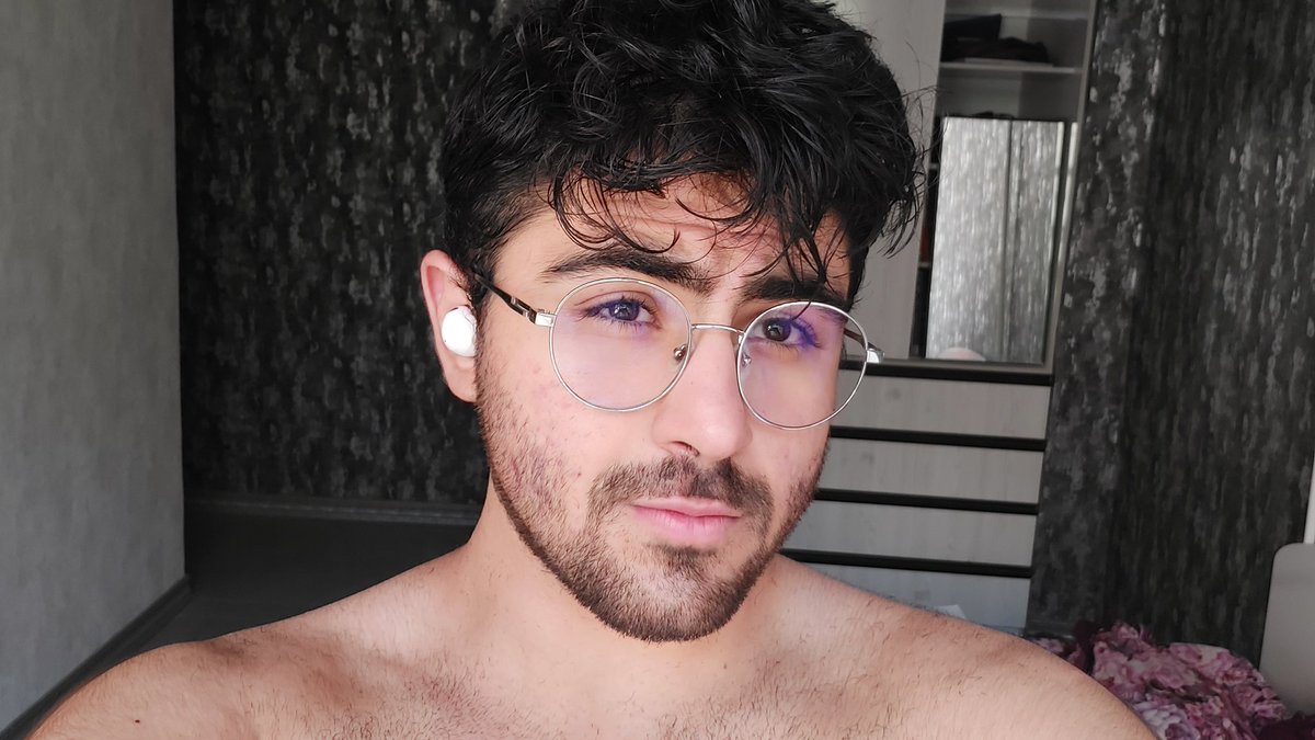 جوادیه سر چهار راه tweet media