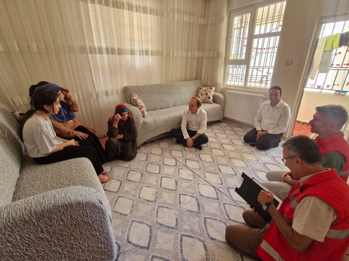 siverekkaymakam's tweet photo. Kaymakamımız Sn. Salih SAK, Sosyal Yardımlaşma ve Dayanışma Vakfı Müdürümüz Sn. Enver AKÇİÇEK ile birlikte İGREK ailesini ve Kıbrıs Gazimiz Sn. Reşat KOÇOĞLU'nu ziyaret etti.
@salihsakmia
@SiverekSydv https://t.co/WUvPf7TF0e