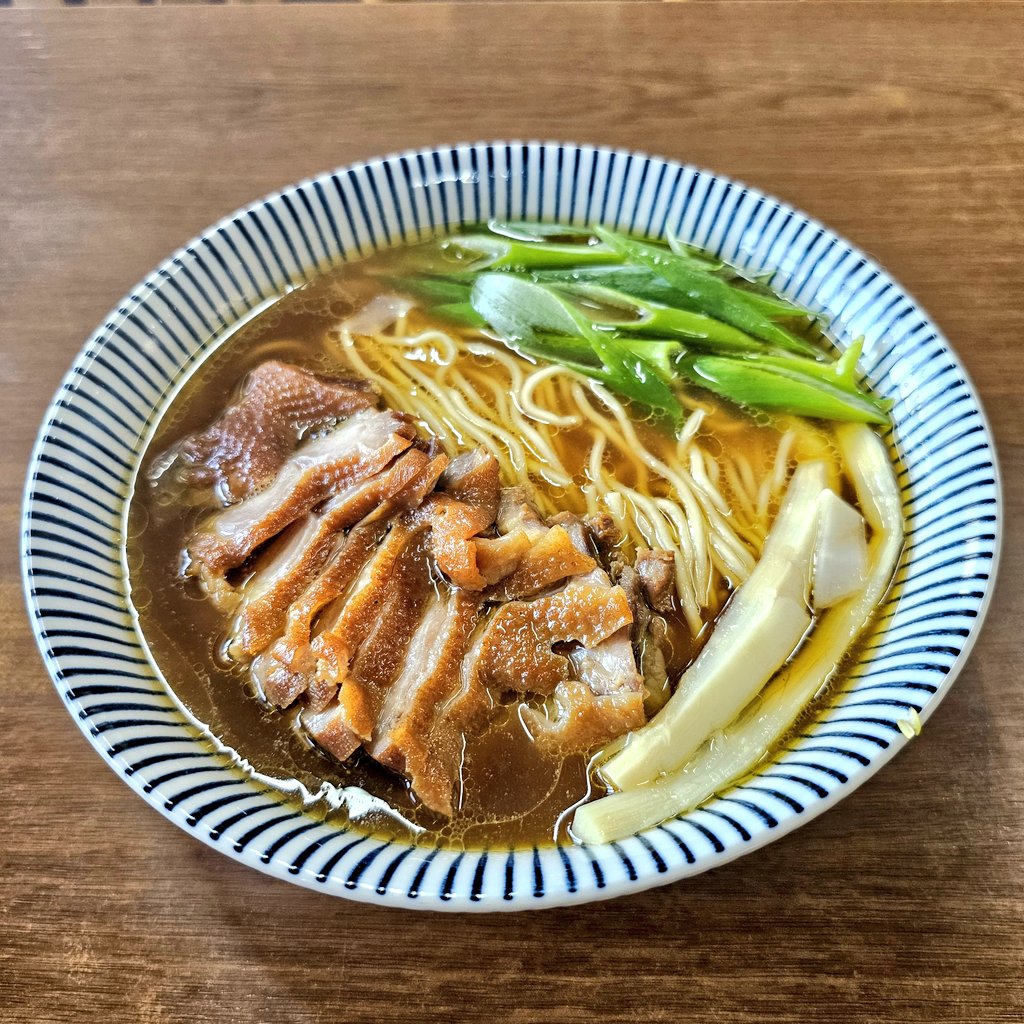 明日の開店からSNS限定
『笠岡ラーメン（醤油）　950円』
発売致します。
仕込みの都合上20食無くなり次第終了となります🙇
#SNS限定 #笠岡ラーメン