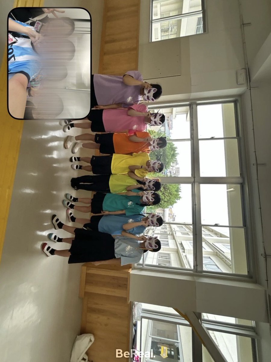 ShionFes's tweet photo. 本日行われた開催式リハの様子です🙌🏻
写真は班長、委員長、副委員長、開催式担当です！！🥳
班長たちのTシャツが虹みたいで可愛いですね🍭🌈♡ https://t.co/AVBREP5JPT