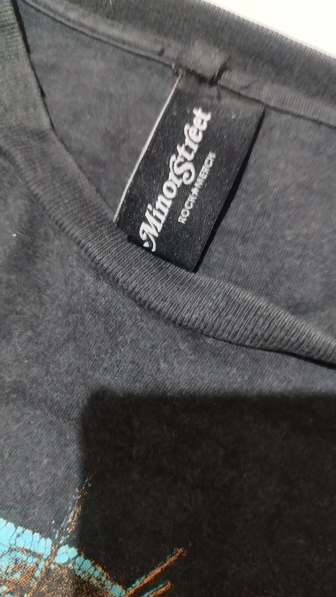 dikaprayasa's tweet photo. @0tk0il kak otz mau tanya, apakah ini merchandise original koil ? Soalnya aku dapet warisan dari paman. Katanya ini baju jadul bangeettt https://t.co/Elwe52jWMr