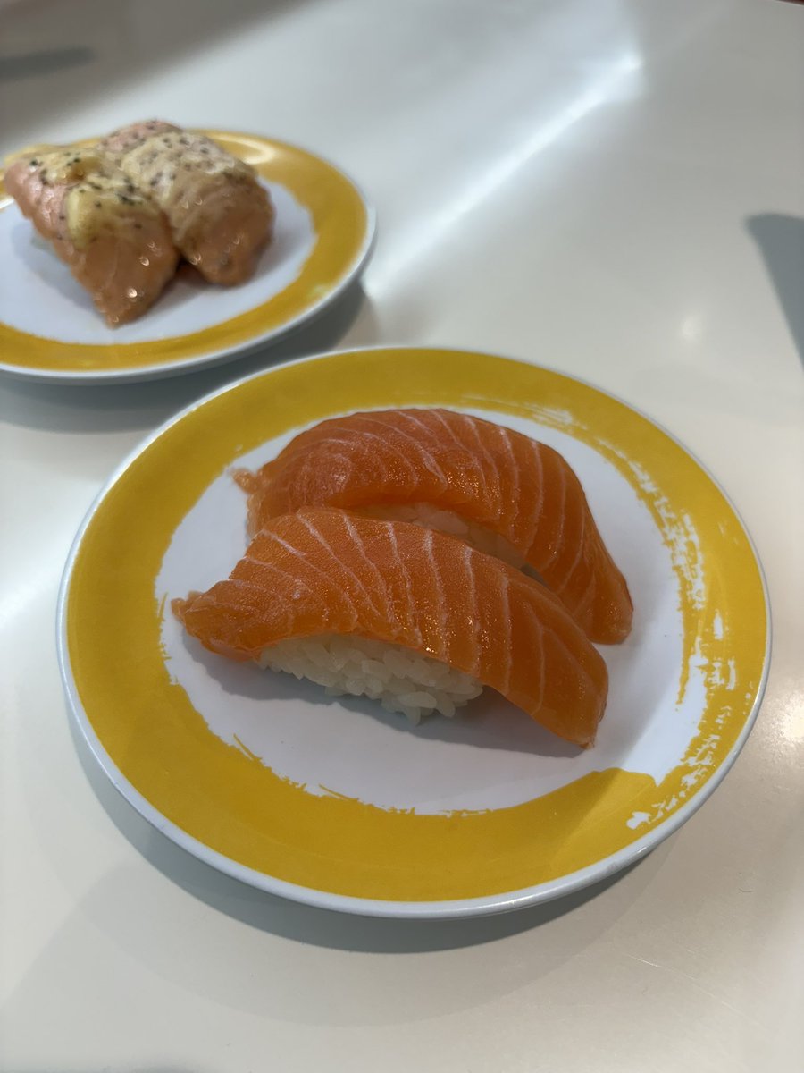 angelknowss's tweet photo. Sucha foodie 🥤🍣🍜 https://t.co/gWViJ5RBHk
