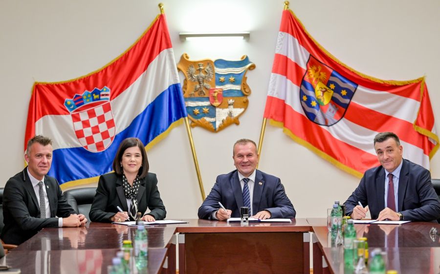 Marija_Buhac's tweet photo. #vladahnzk #varazdinskazupanija

Potpisali smo važan Sporazum o suradnji Varaždinske i Hercegovačko-neretvanske županije:

https://t.co/L9M494BVzz https://t.co/zvI7FXj0y6