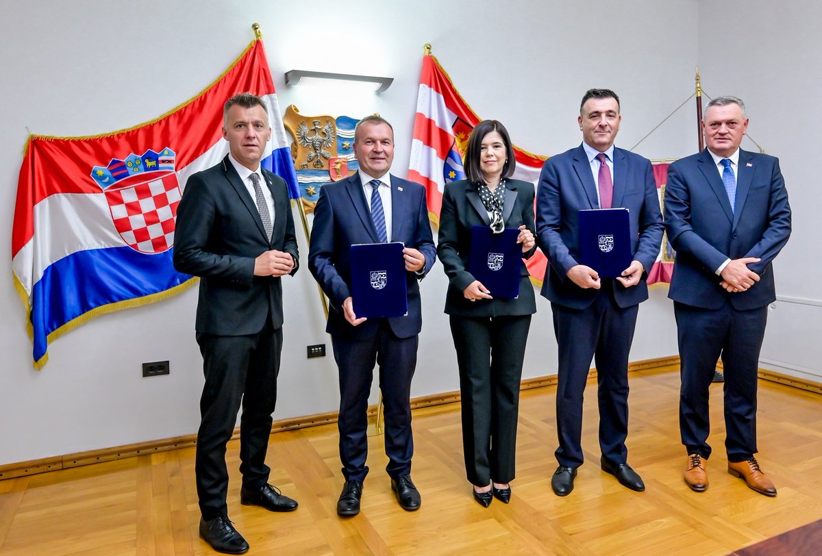 Marija_Buhac's tweet photo. #vladahnzk #varazdinskazupanija

Potpisali smo važan Sporazum o suradnji Varaždinske i Hercegovačko-neretvanske županije:

https://t.co/L9M494BVzz https://t.co/zvI7FXj0y6