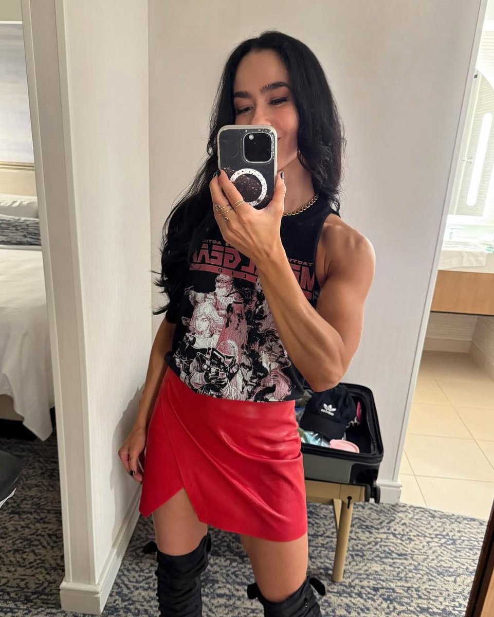 𝘾𝙝𝙖𝙢𝙥 ⁽parody⁾ tweet media