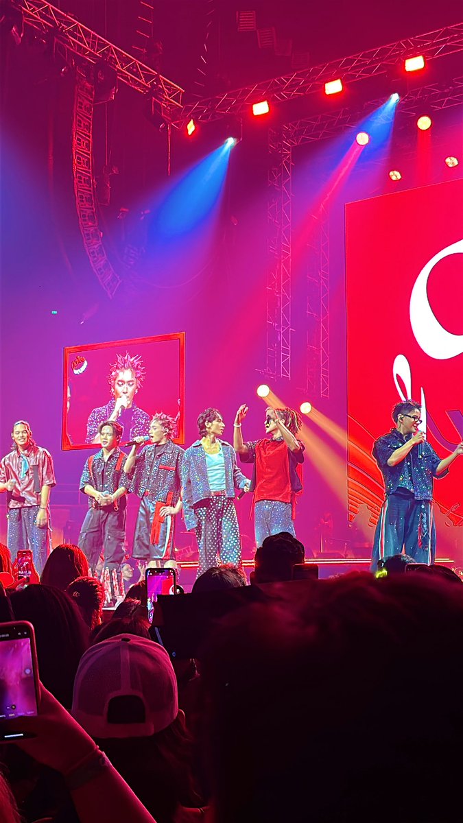 Solid performance from our 6inoos 💖

ALAMAT ROCKS THE DOME
#ALAMAT #ALAMATSarap 
#ALAMATBackAtTheBigDome 
#CokeStudioPHSeason9
