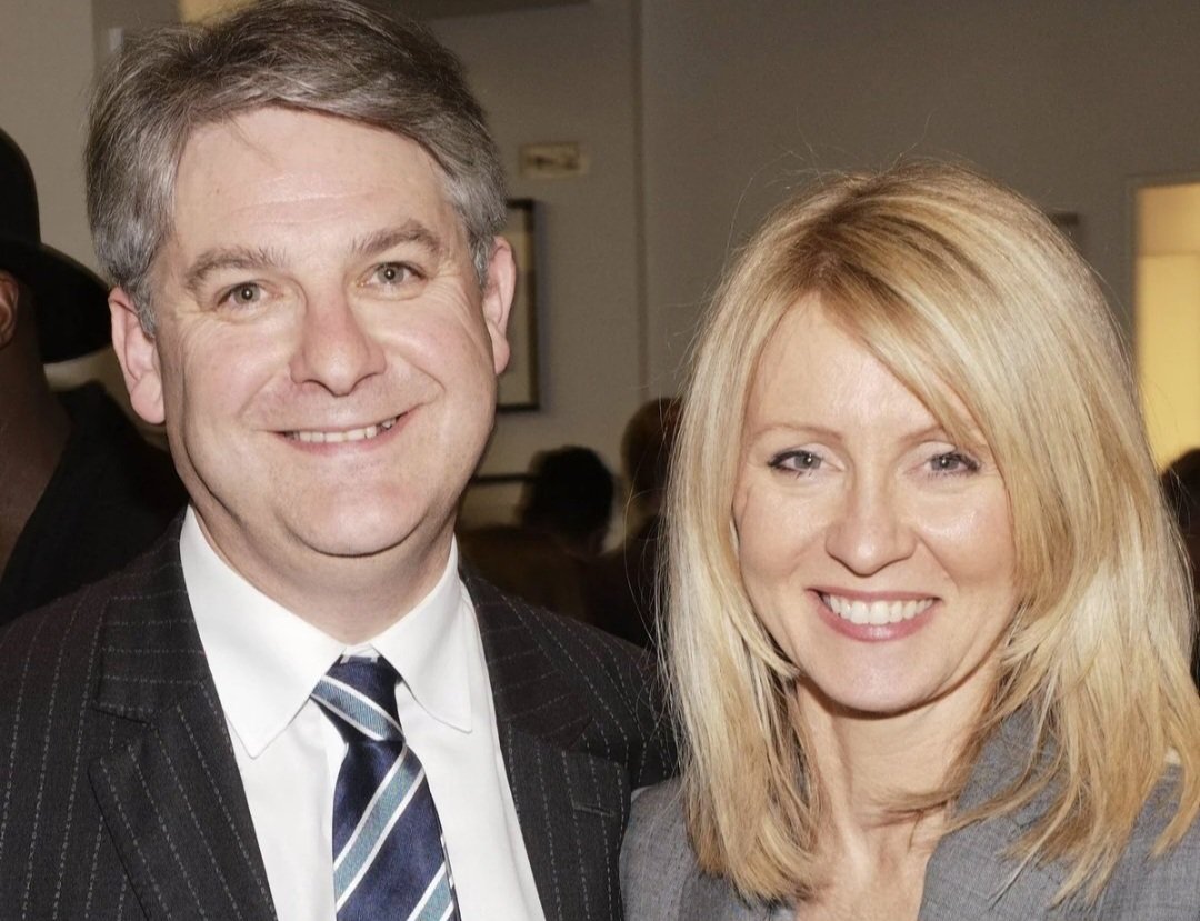 Esther McVey, former minister for Common Sense.
She claimed £1,625 per month in rent for a London flat despite husband former MP Sir Philip Davies owning a flat one mile away. 

That £19,500 per year  of taxpayers' money.
Disgusting.

Can we have an investigation?
#AngelaRayner