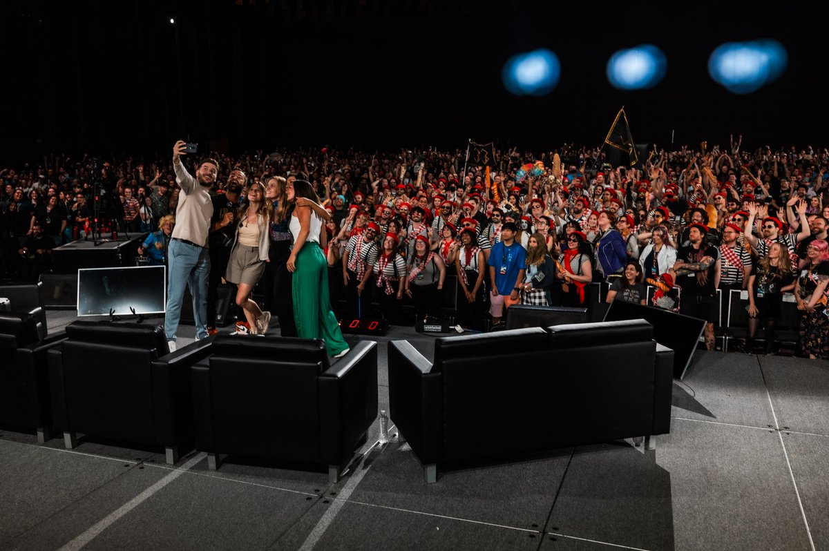 If you missed "acting sensation and global heart-throb" <a href="/The_Ben_Starr/">Ben Starr</a> interview the cast in front of a baguette dog, here's where you can watch the whole thing!!

youtu.be/BItRW01WeDY