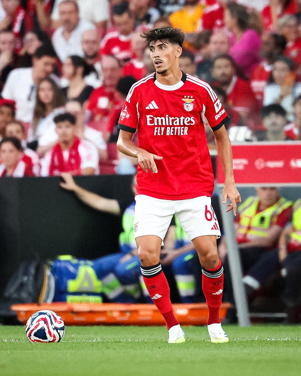 SLBenfica's tweet photo. 🦅 Águias ao serviço nas seleções jovens hoje!

🇵🇹 Portugal Sub-21 vs. Azerbaijão • João Veloso e Gonçalo Oliveira

#SejaOndeFor https://t.co/mqtAYSAJQ4