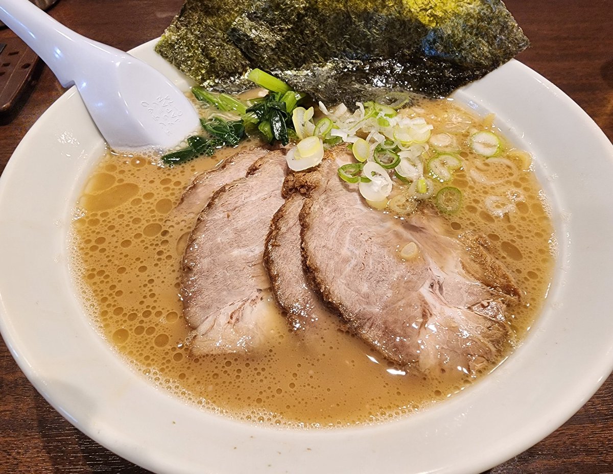ode10265new's tweet photo. #仙台っ子らーめん@仙台市_泉中央
《チャーシュー麺》

うまゃー🍥🍥🍥🤩
🍺🍺🍺飲んだ後の〆の一杯🍜🎵🎵
今日も良い感じの油で、🍺で病んだ胃を
コーティングしてくれそう♥
相棒ライス🍚と一緒に🍜‼️
美味しく腹パン🌟ご馳走さまでした！🤗

#宮城県　#仙台市　#ラーメン　#つけ麺 https://t.co/PghUu7VqO3