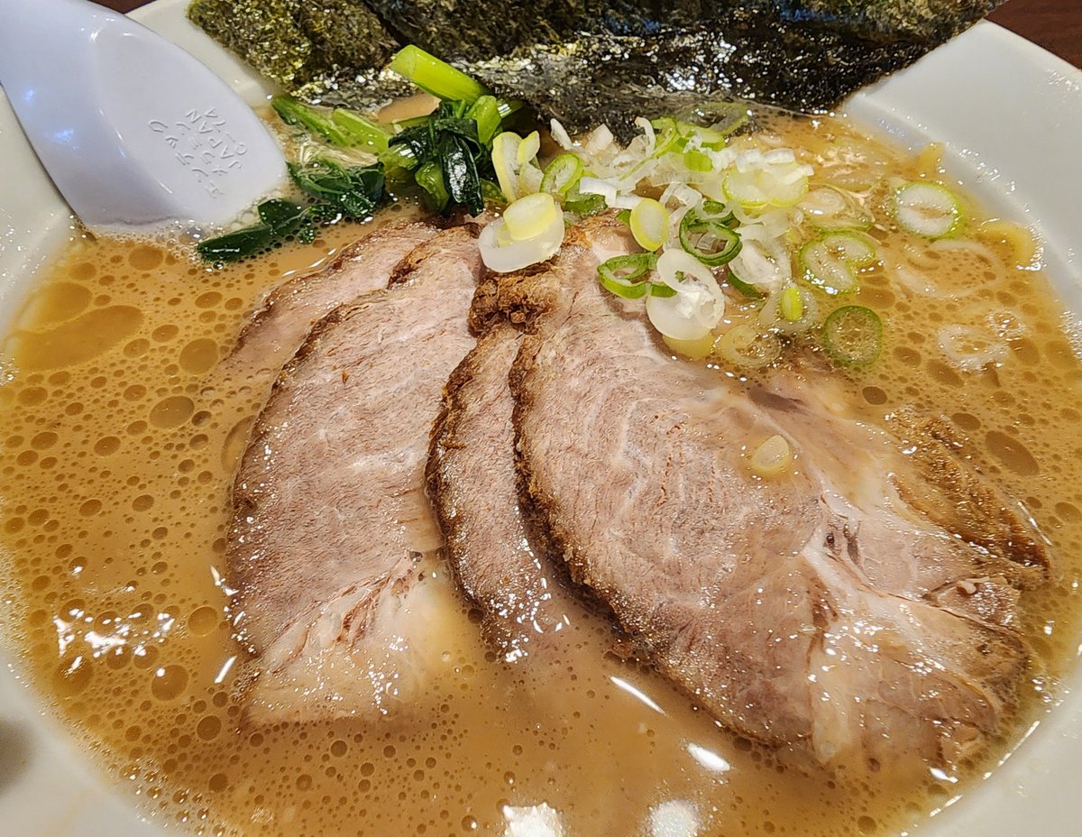 ode10265new's tweet photo. #仙台っ子らーめん@仙台市_泉中央
《チャーシュー麺》

うまゃー🍥🍥🍥🤩
🍺🍺🍺飲んだ後の〆の一杯🍜🎵🎵
今日も良い感じの油で、🍺で病んだ胃を
コーティングしてくれそう♥
相棒ライス🍚と一緒に🍜‼️
美味しく腹パン🌟ご馳走さまでした！🤗

#宮城県　#仙台市　#ラーメン　#つけ麺 https://t.co/PghUu7VqO3