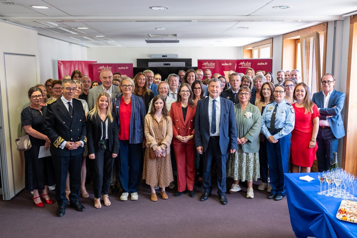 C'était mon engagement, il est tenu.

Aujourd'hui, 7 nouveaux départements vont mettre en œuvre le Pack Nouveau Départ pour les femmes victimes de violences : l'Aube, le Doubs, le Nord, l'Oise, le Loiret, la Seine-Maritime et la Vendée.

Pour que chaque départ soit
un nouveau