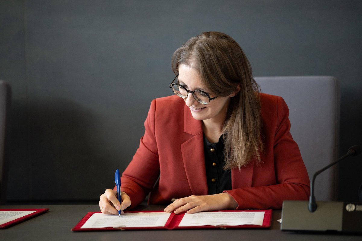 auroreberge's tweet photo. C'était mon engagement, il est tenu.

Aujourd'hui, 7 nouveaux départements vont mettre en œuvre le Pack Nouveau Départ pour les femmes victimes de violences : l'Aube, le Doubs, le Nord, l'Oise, le Loiret, la Seine-Maritime et la Vendée.

Pour que chaque départ soit
un nouveau départ. Un départ définitif.