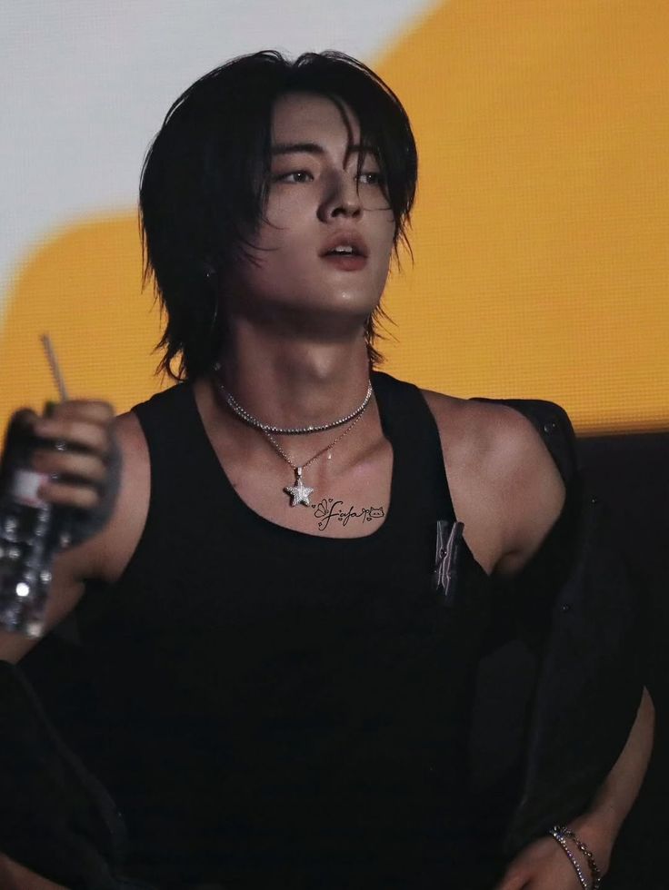 zoebenecia's tweet photo. harukyu few tweets au
#geosenafic

a toxic relationship between a rapper and his makeup artist https://t.co/4h2ZxZceRS