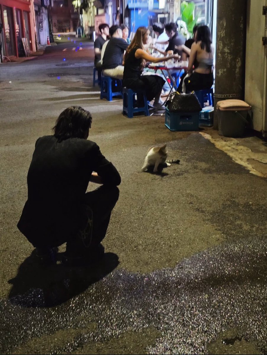 진짜 개쪼끄매 ㅋㅋㅋㅋㅋㅋㅋ

고양이가^^