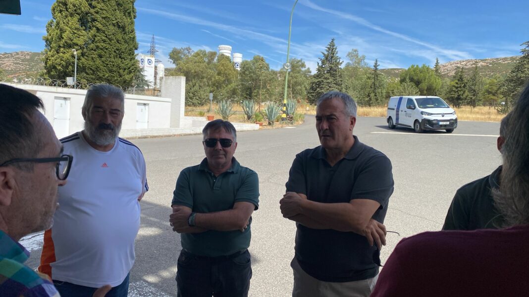 Angel León (@angel_leonm) on Twitter photo Hoy hemos estado acompañando a parte de la plantilla de #Eserman #Puertollano en apoyo a sus reivindicaciones y en defensa del empleo. La alternativa al empleo es la prioridad y desde <a href="/CCOOclm/">CCOO CLM #PrimerSindicato</a> reclamamos a las administraciones y a Repsol el mayor esfuerzo para garantizarlo. Hoy hemos estado acompañando a parte de la plantilla de #Eserman #Puertollano en apoyo a sus reivindicaciones y en defensa del empleo. La alternativa al empleo es la prioridad y desde <a href="/CCOOclm/">CCOO CLM #PrimerSindicato</a> reclamamos a las administraciones y a Repsol el mayor esfuerzo para garantizarlo.