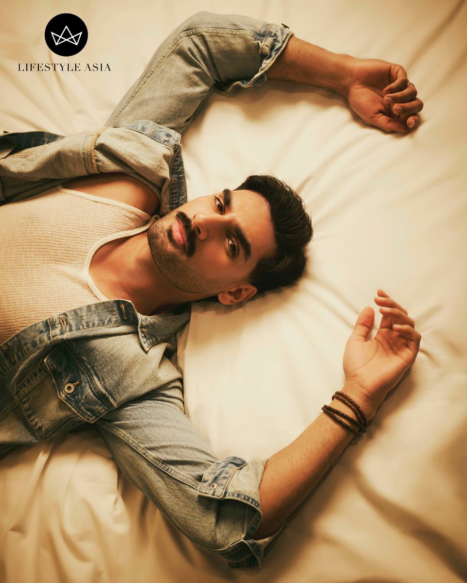 His guitar’s not the only thing that’s striking a chord 🎸

Ahan Shetty styled in JACK&amp;JONES for that effortless vibe, as featured in <a href="/LifestyleAsiaIn/">Lifestyle Asia India</a>.

#JACKJONESIndia #DontHoldBack