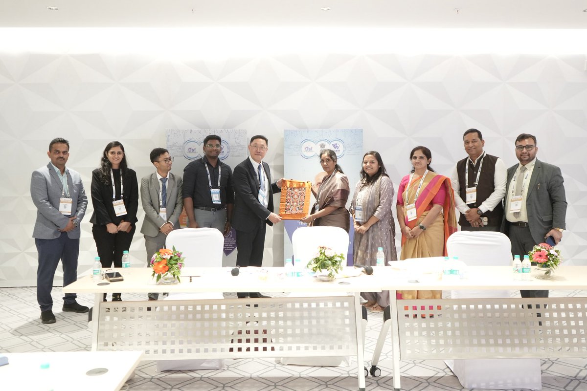 GSEM (@gsem_dst) on Twitter photo B2G meetings at #SemiconIndia2025: Secretary, DST & MD, Gujarat State Electronics Mission <a href="/NehaKumariIAS/">Neha Kumari</a> from Govt. of Gujarat engaged with industry stalwarts on semiconductor opportunities. #Gujarat B2G meetings at #SemiconIndia2025: Secretary, DST & MD, Gujarat State Electronics Mission <a href="/NehaKumariIAS/">Neha Kumari</a> from Govt. of Gujarat engaged with industry stalwarts on semiconductor opportunities. #Gujarat
