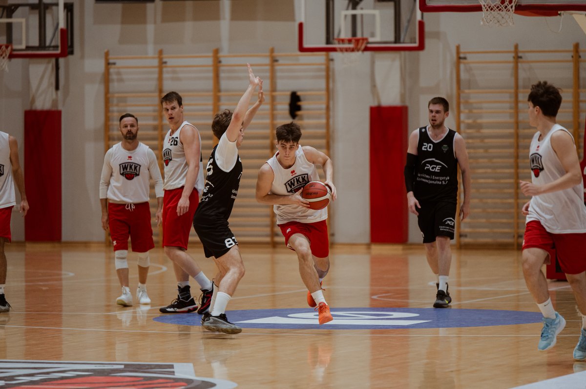 WKK_Wroclaw's tweet photo. "Tylko" sparing, ale... 😎

Jakub Galewski - 14 punktów, 10 asyst
August Chałupa - 12 punktów (4/5 z gry)
Bruno Chalicki - 11 punktów, 7 zbiórek
Karol Prochorowicz - 9 punktów

Statystyka +-, odpowiednio: +21,+17, +21 i +18. Piękne liczby! 🤩 Gramy także dziś - o 20:00. 

#1LKosz https://t.co/2pIXby1089