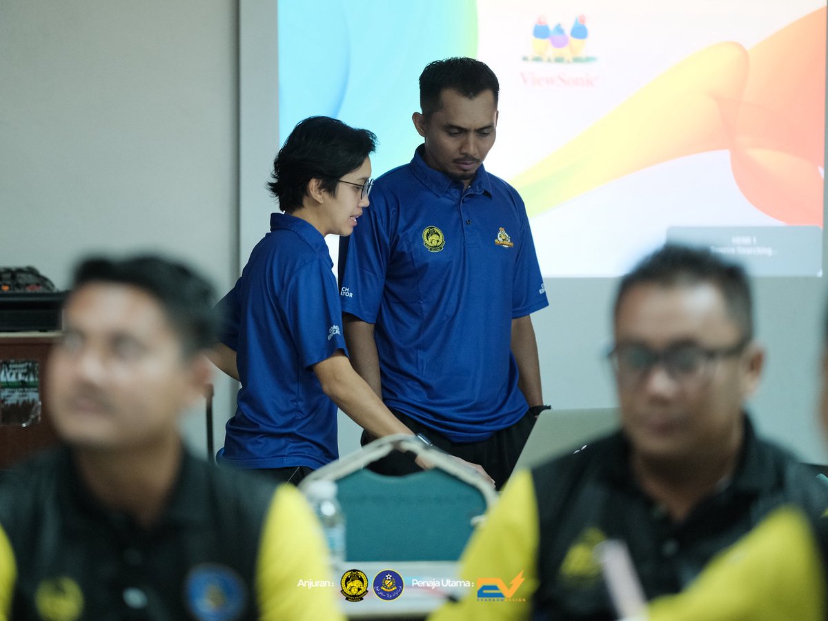OfficialPahang's tweet photo. 📸 Sesi petang diadakan di dalam kelas bagi Kursus Kejurulatihan Akar Umbi anjuran FAM dan PBNP 

#sripahang #wherelegendsareborn https://t.co/GAdR1GLmhn