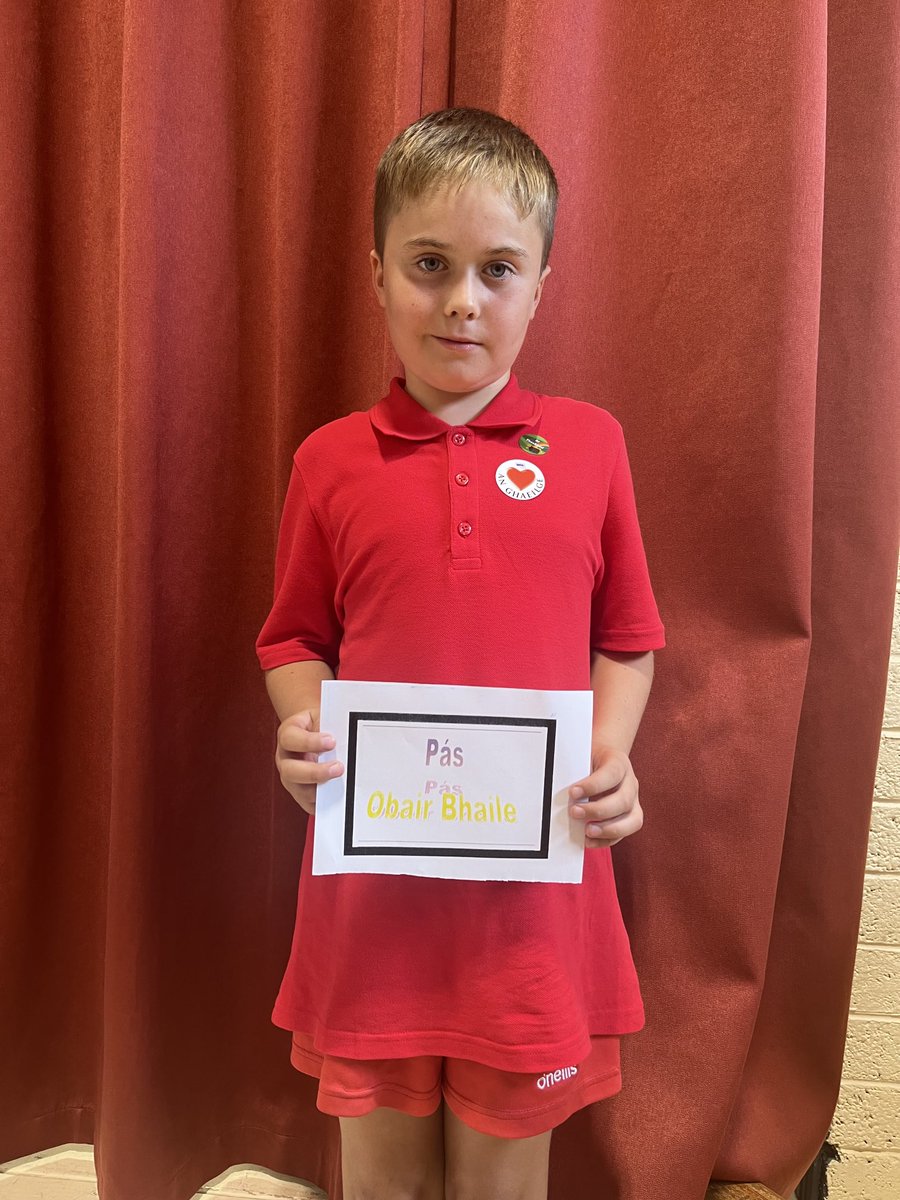 GaelscoilAU's tweet photo. Gaelgóirí na Seachtaine inniu ag an tionól. Comhghairdeas libh go léir! https://t.co/p20nX4olnk