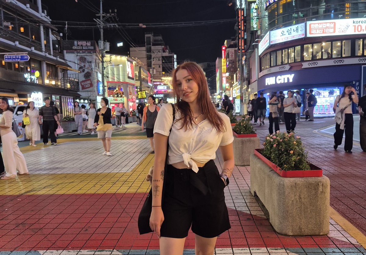 Julia⁷ ⊙⊝⊜ 🪭 will see the rose | moonchild 🎧🤍🐨 tweet media