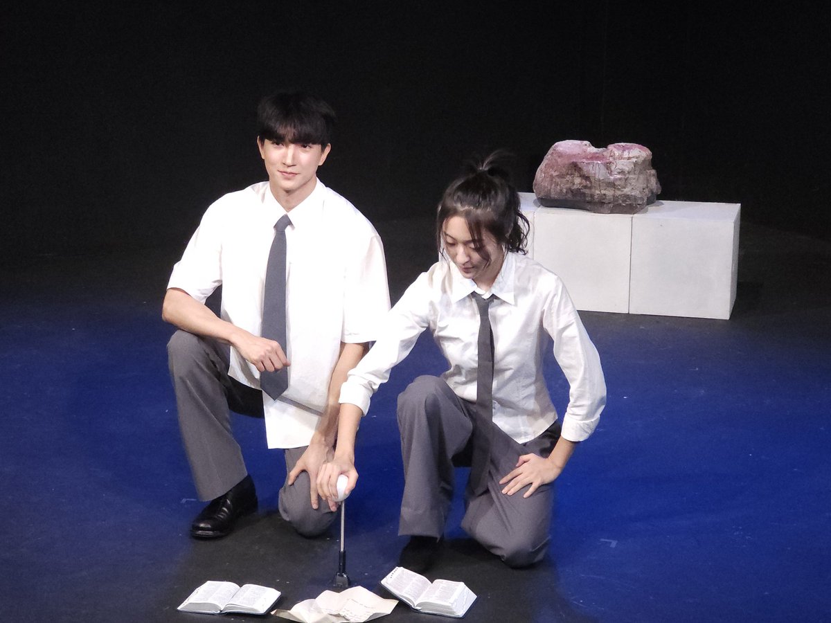 scrapaper_'s tweet photo. 디오티(DOT)X극단 이면:지
<제 6회 스케치 프로젝트>

🎭 <Same Old Story> 첫공 완료

❝그 이야기는, 부정의 이야기
또한 시기의 이야기
계략과 밀약의 이야기
그리고... 사랑의 이야기 ..❞

극장에 와주신 관객분들 감사합니다
남은 공연도 많은 응원부탁드려요!
-
2025.09.04-09.07
연우소극장 https://t.co/SrCDXi5qfv